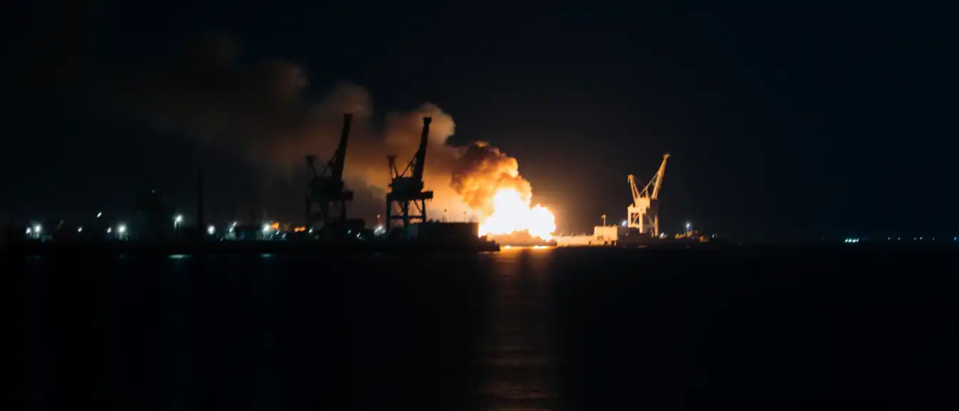 Огненная ночь в Джаске: взрывы на побережье Оманского залива на фоне эскалации ударов США
