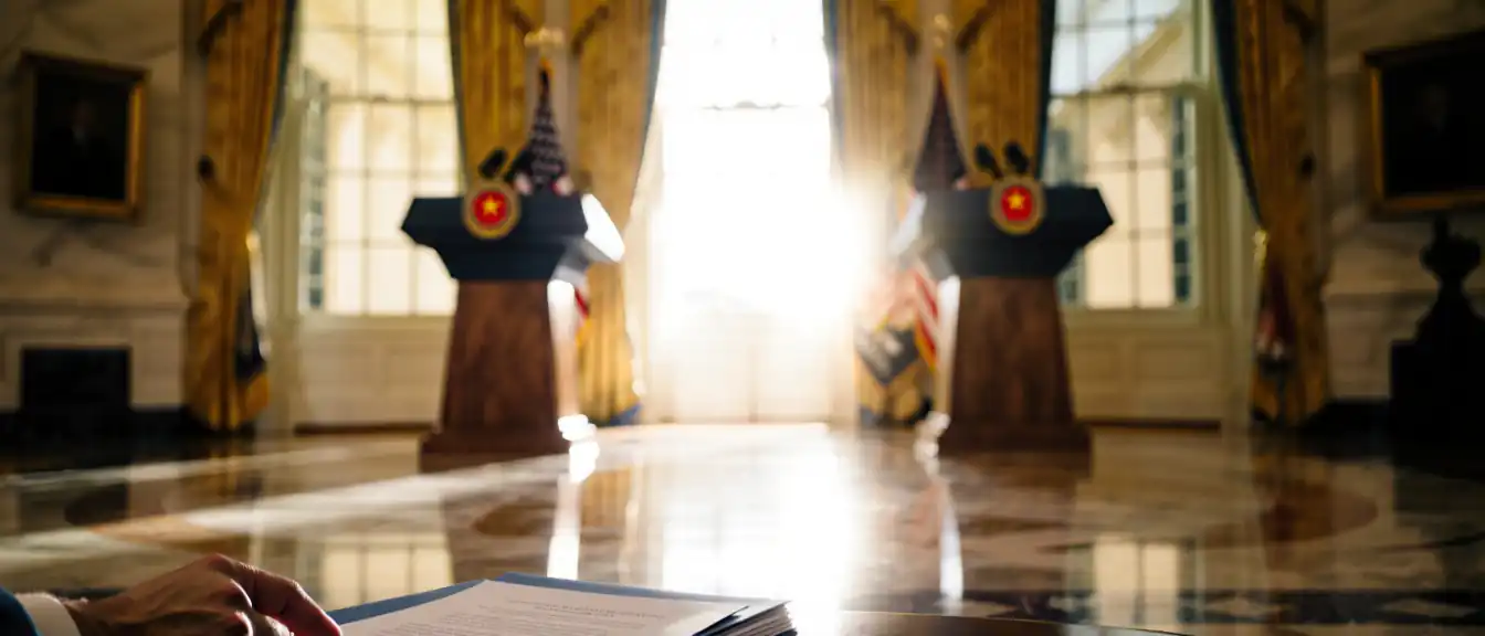 Президент США Дональд Трамп и председатель КНР Си Цзиньпин достигли соглашения о взаимном сокращении торговых пошлин на 30 миллиардов долларов