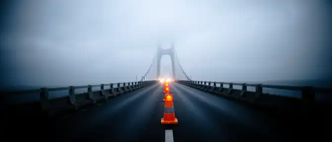 Очередные перебои на Крымском мосту: движение транспорта временно приостановлено