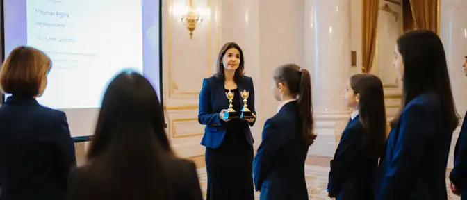 Лантратова отметила юные таланты в конкурсе "Права человека глазами детей