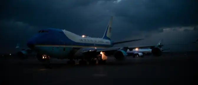 Под прицелом: почему Дональд Трамп экстренно сменил свой роскошный лайнер?